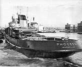 Jean Bara — Voici quelques photos du remorqueur PHOCEEN qui a servi dans le port de Marseille de 1959 à 1987. Il a ensuite été racheté par un groupe néerlandais. Sur la photo de gauche (doc. PAM, comme les trois suivantes), représentant le bassin de la Joliette, les deux remorqueurs PROVENCAL 3 et PROVENCAL 5 avec un navire à la remorque sont en attente de l'ouverture du pont d'Arenc et, à droite de la photo, on aperçoit le PROVENCAL 12.