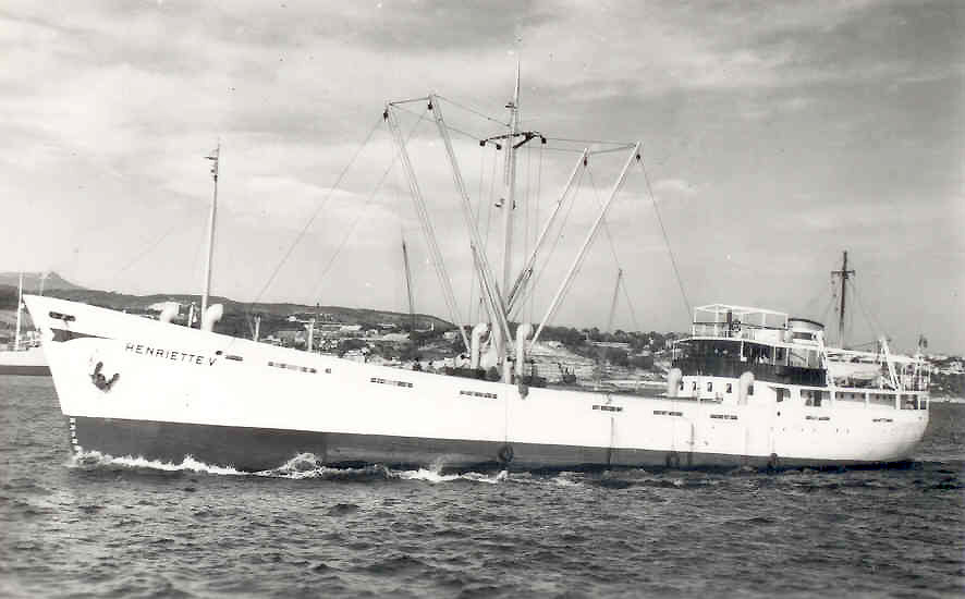 A 93 ans, Henri fabrique des bateaux