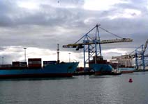 SEA-LAND DEFENDER & TASINGE MAERSK 
